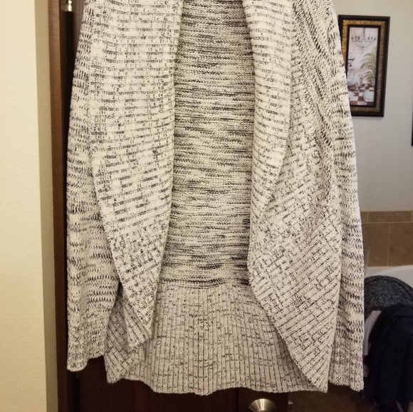 Sweaters - Picture 2 of 8